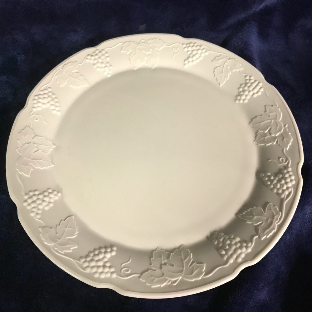 VTG Colony Indiana Glass Large Harvest Grape White Milk Glass 14" Round Platter